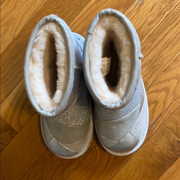 Brand new Ugg short boots size girls US11 - Picture 3 of 4